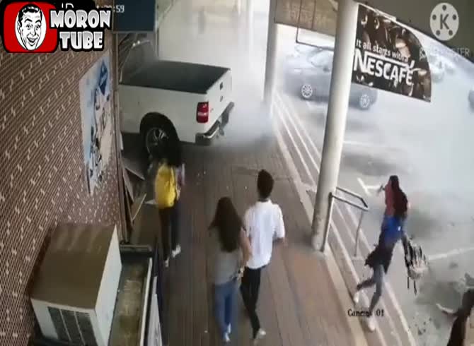 Video :After mowing down kids, a motorist collides with a business